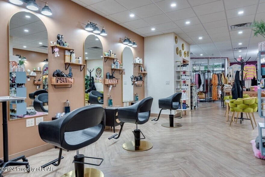 More Photos Of 447 Market St, Kingston Freestanding For Sale