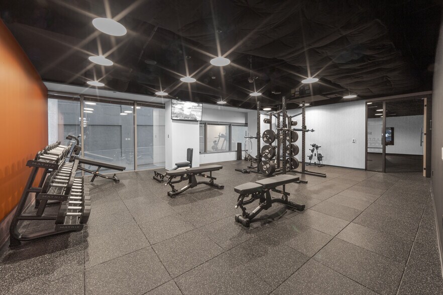 More Photos Of 200 W Madison St, Chicago Office For Lease