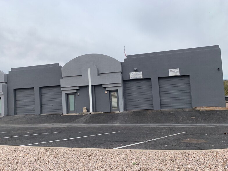 More Photos Of 17252 E Falcon Dr, Fountain Hills Warehouse For Lease