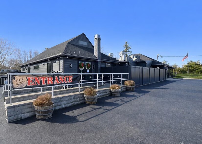 More Photos Of 9095 Sound Ave, Mattituck Restaurant For Sale