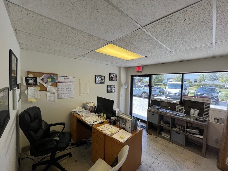 More Photos Of 3551 23rd Ave S, Lake Worth Warehouse For Lease