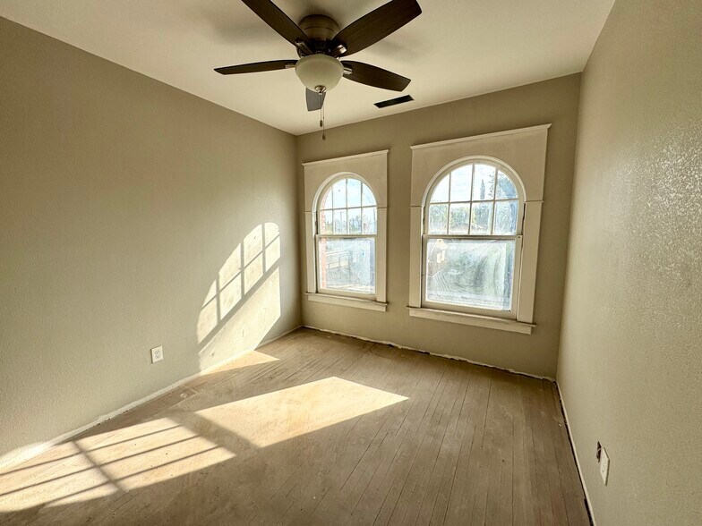 More Photos Of 373 N Fresno St, Fresno Storefront Retail Residential For Sale