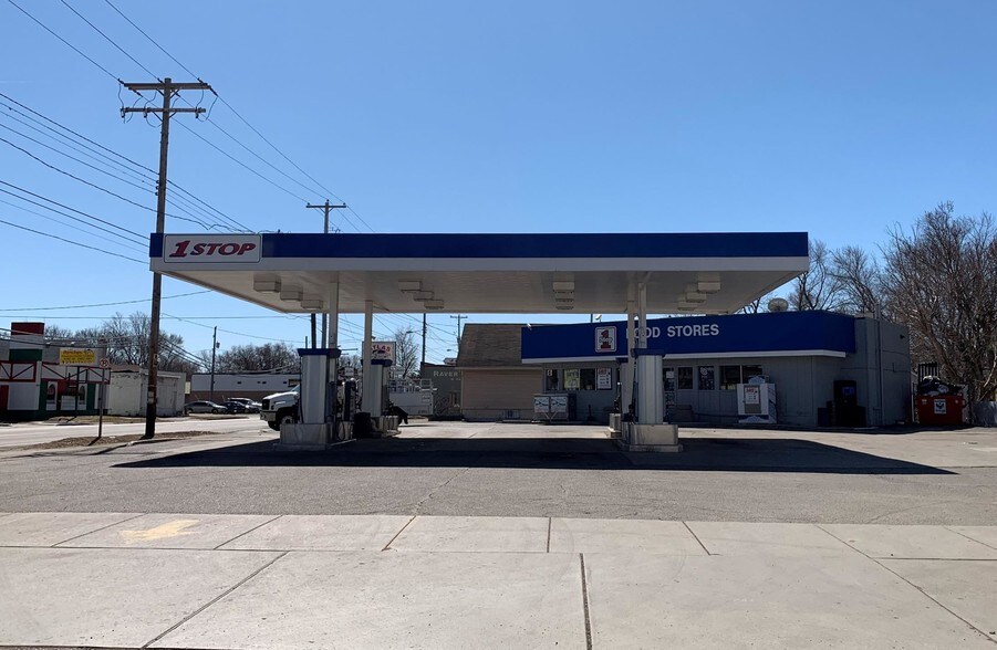 Primary Photo Of 3910 Fenton Rd, Flint Convenience Store For Sale