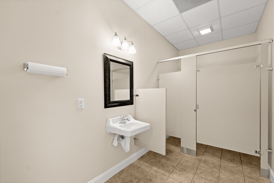 More Photos Of 135 Midway Dr, Cornelia Medical For Sale