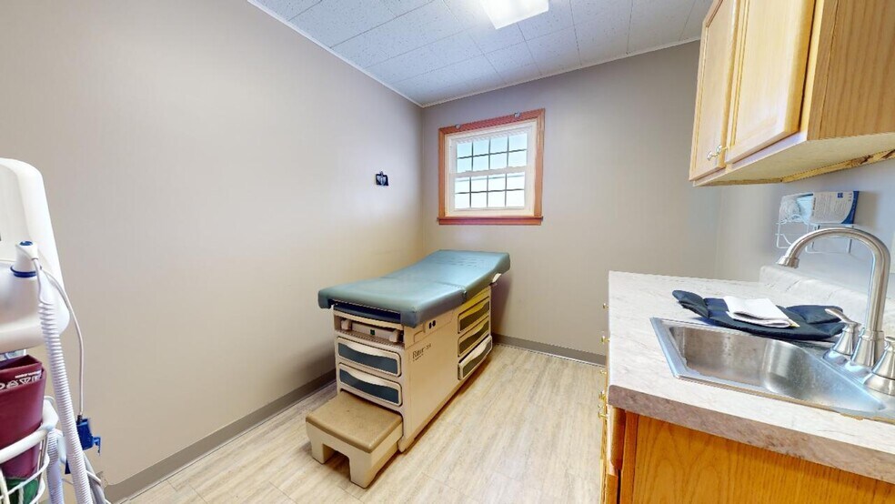 More Photos Of 392 Howard St, Willard Office For Sale