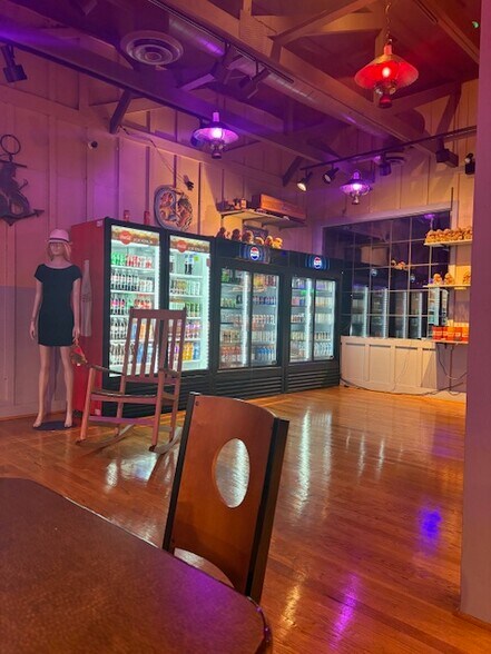 More Photos Of 5581 S 9th St, Kalamazoo Restaurant For Sale