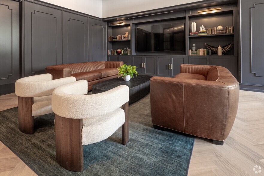 More Photos Of 871 N Franklin St, Chicago Apartments For Lease