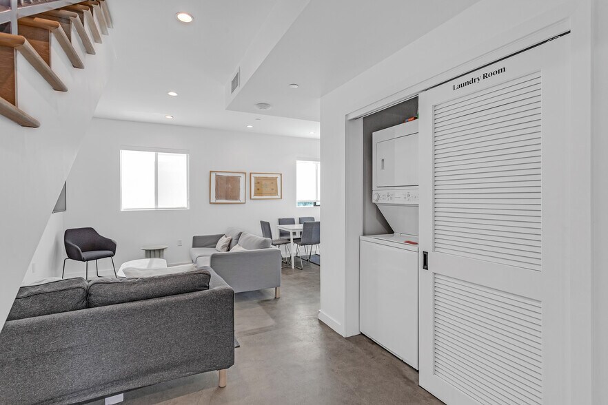 More Photos Of 2301 S Cloverdale Ave, Los Angeles Apartments For Sale