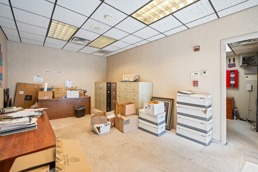 More Photos Of 7705 Quaker Ave, Lubbock Freestanding For Sale