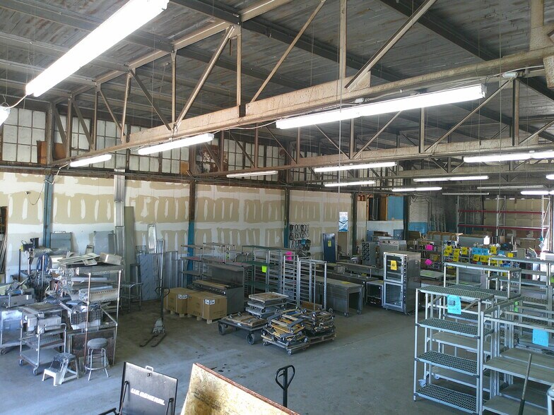 More Photos Of 1319 N Gordon St, Alvin Warehouse For Sale