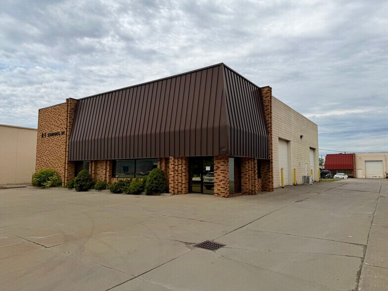 More Photos Of 33381 Kelly Rd, Fraser Warehouse For Lease