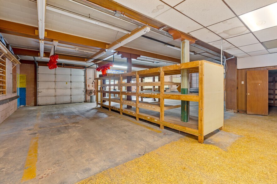 More Photos Of 28 Collins St, Seabrook Flex For Sale