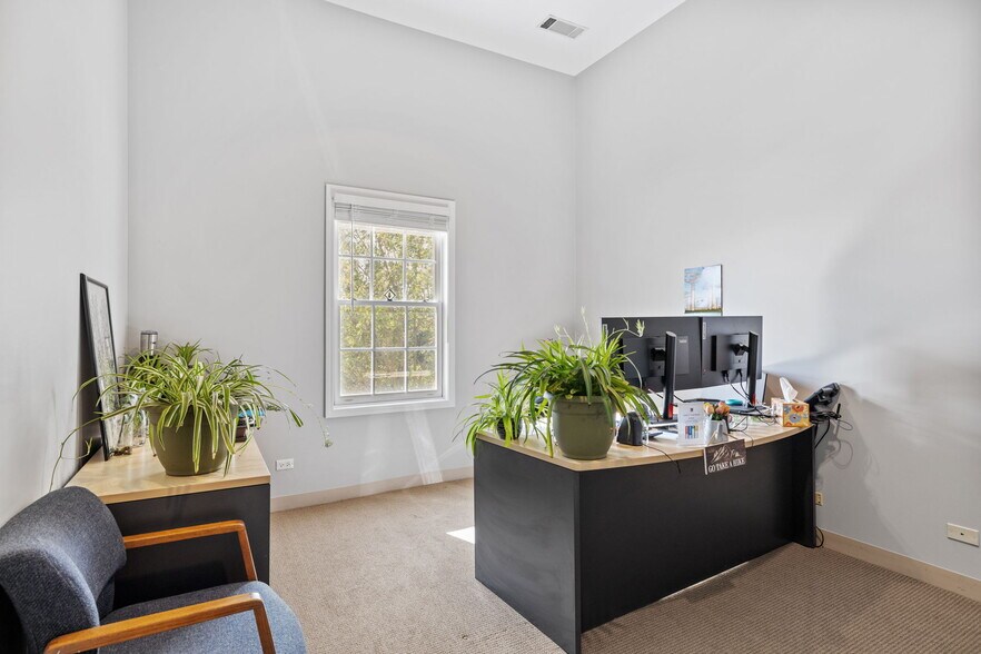 More Photos Of 611 W Jefferson St, Shorewood Medical For Lease