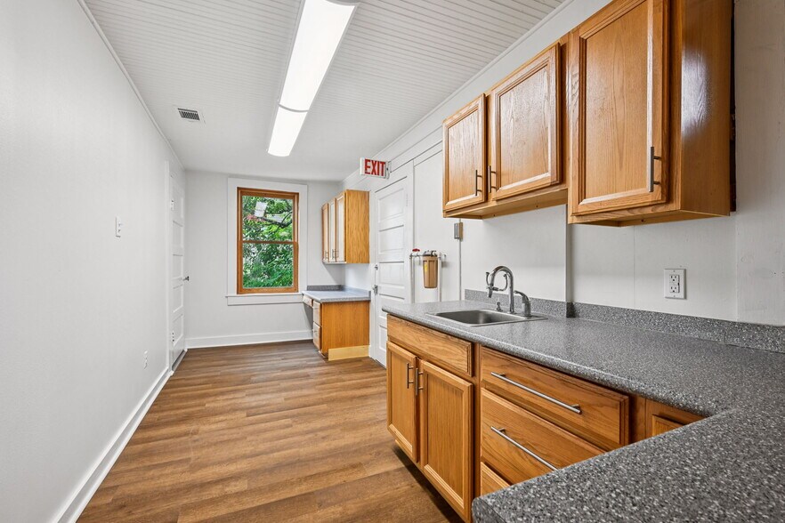 More Photos Of 522 E Rutland St, Covington Medical For Sale