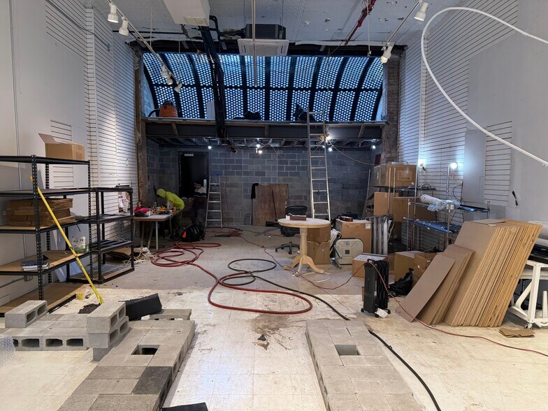 More Photos Of 343 Canal St, New York Office For Lease