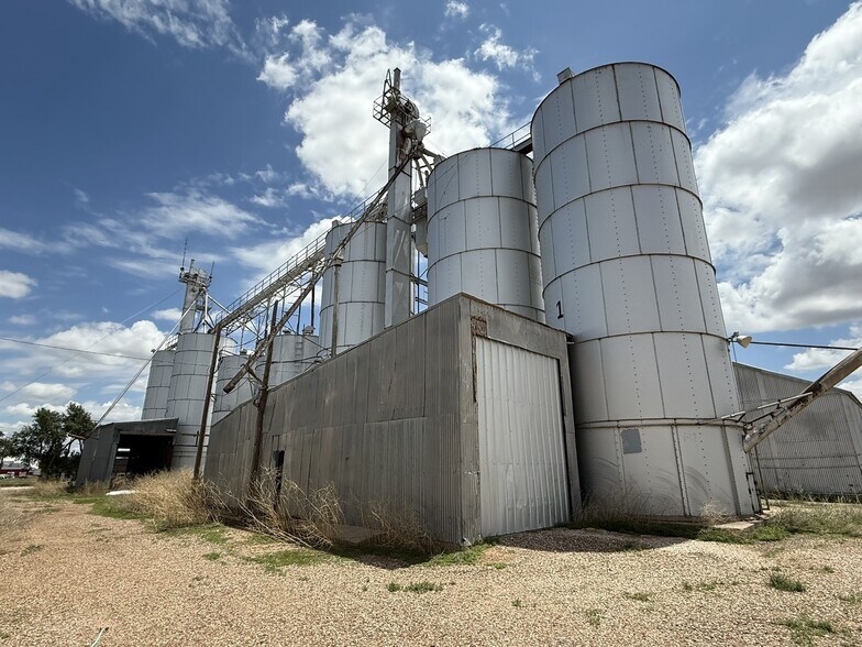More Photos Of 743 W US Highway 70, Plainview Industrial For Sale