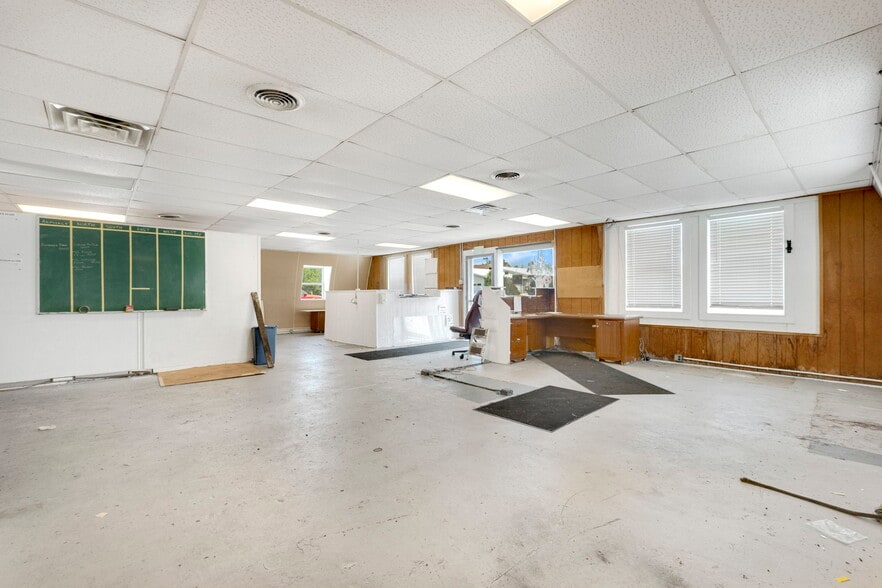 More Photos Of 310 Argonne Rd, Warsaw Warehouse For Sale