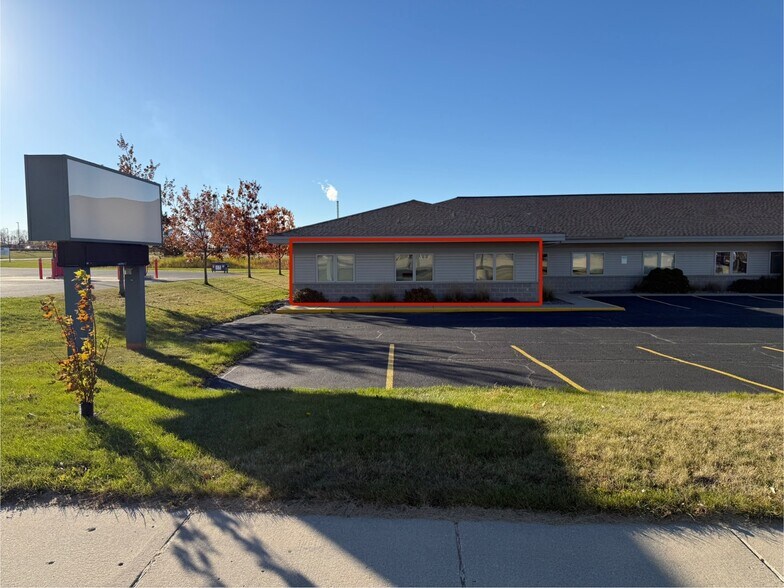 More Photos Of 1627 4th Ave W, Monroe Office For Lease