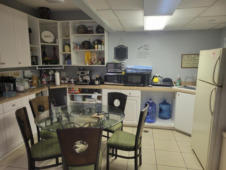 More Photos Of 1323 Viscaya Pky, Cape Coral Medical For Sale