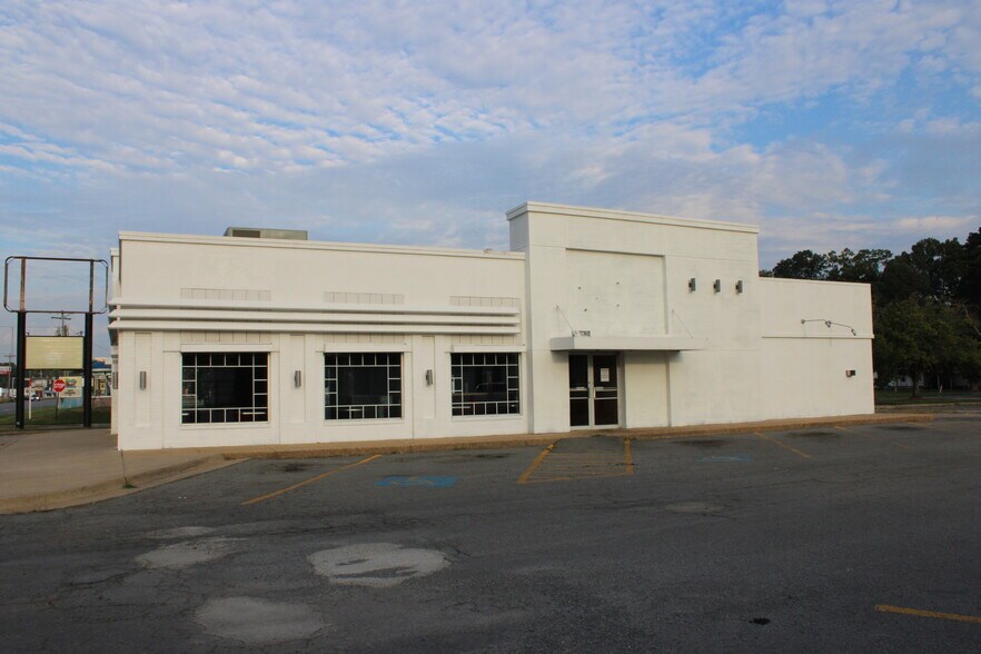 More Photos Of 2707 W 28th Ave, Pine Bluff Fast Food For Lease