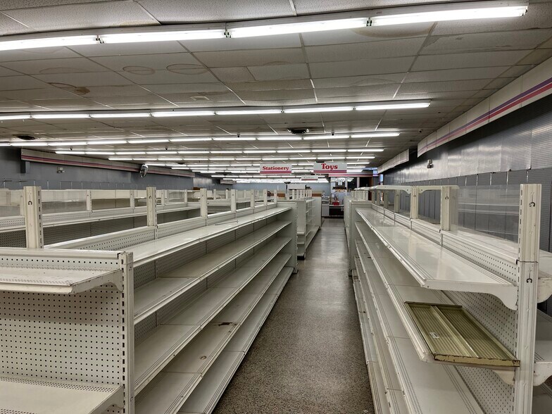 More Photos Of 115 W Maple Ave, Fayetteville Storefront Retail Office For Lease