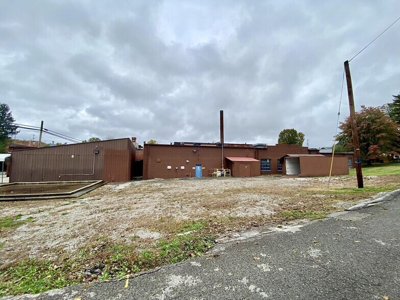 More Photos Of 426 W 4th St, London Warehouse For Sale