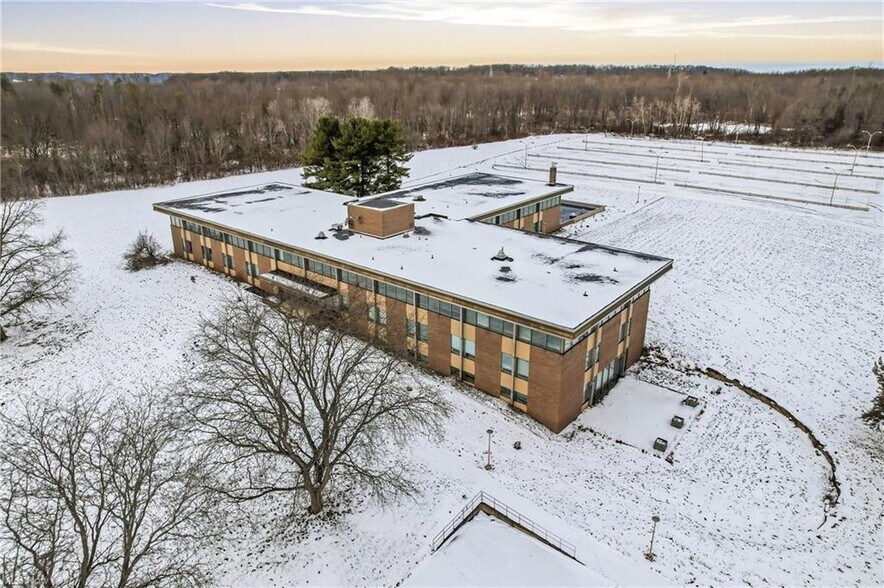 More Photos Of 1610 Hubbard Thomas Rd, Hubbard Office For Lease