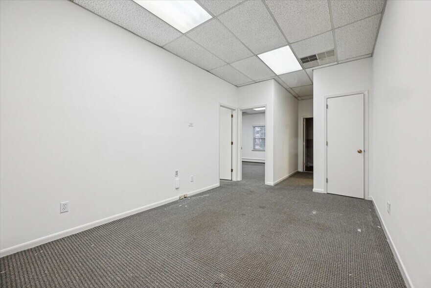 More Photos Of 10 Shawnee Dr, Watchung Medical For Lease