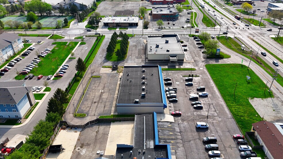 More Photos Of 2050-2090 E Dublin Granville Rd, Columbus General Retail For Lease