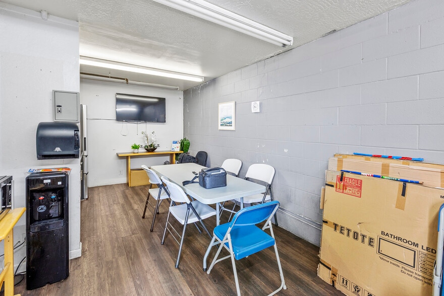 More Photos Of 479 10th St, San Francisco Service For Sale