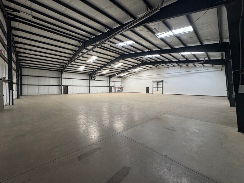 More Photos Of 161 Don Westbrook Ave S, Jasper Manufacturing For Sale