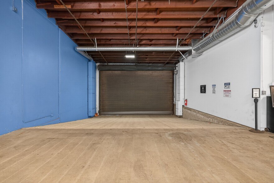 More Photos Of 1322-1326 Obispo Ave, Long Beach Warehouse For Lease