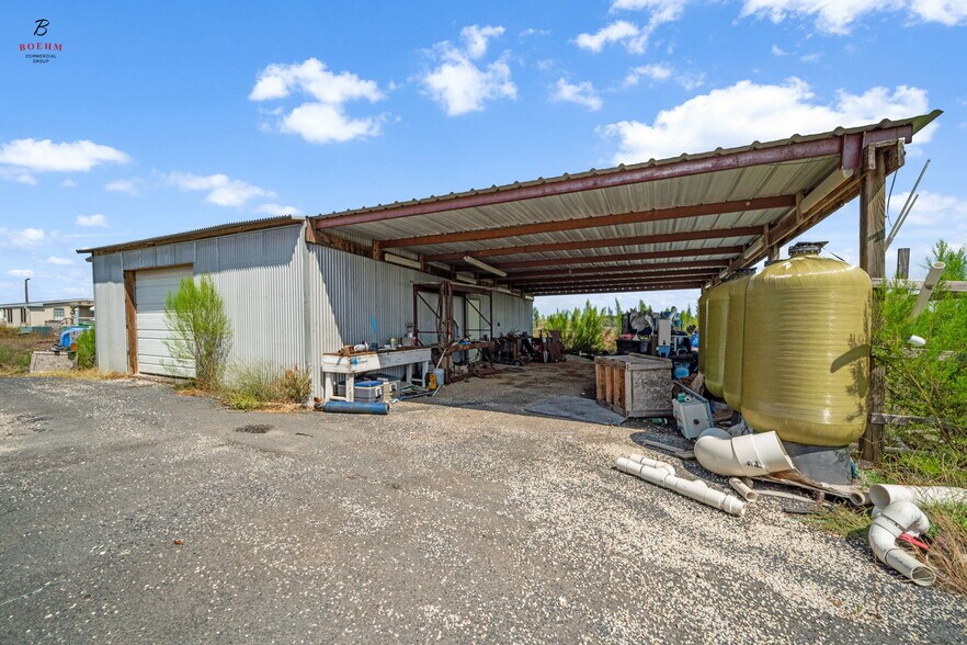 More Photos Of 833 County Road 583, La Coste Research And Development For Sale