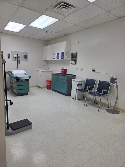 More Photos Of 2525 Harbor Blvd, Port Charlotte Medical For Lease