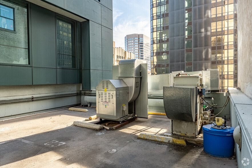 More Photos Of 655 S Hope St, Los Angeles Apartments For Lease