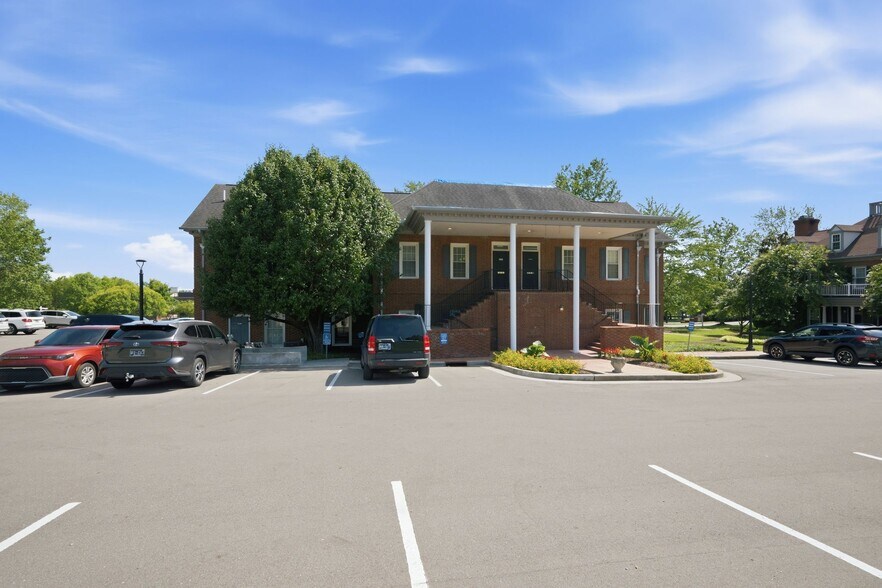 More Photos Of 5046 Thoroughbred Ln, Brentwood Loft Creative Space For Lease