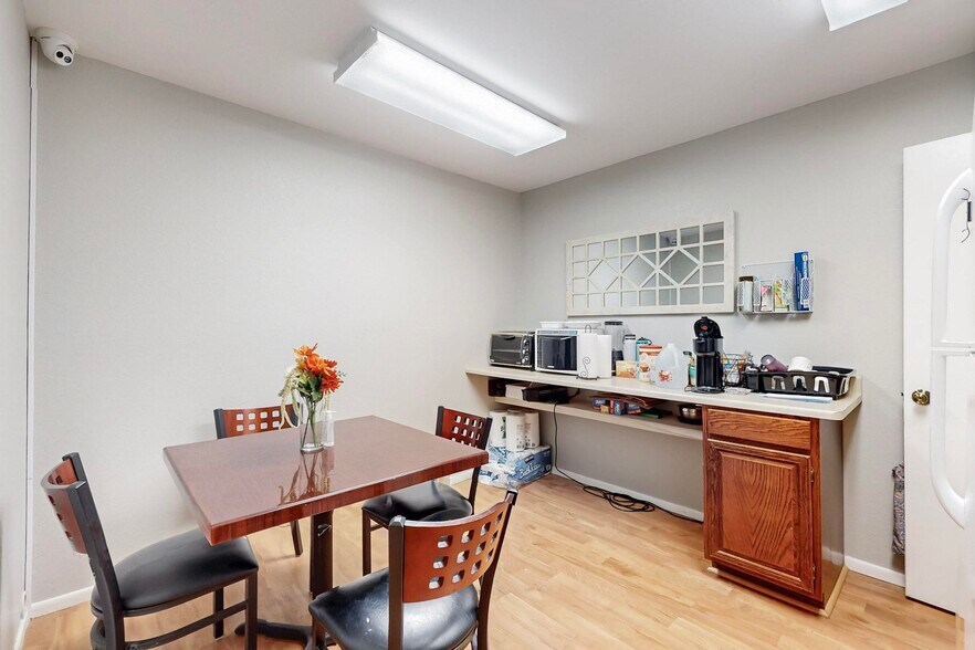 More Photos Of 516 Chama St NE, Albuquerque Office For Sale
