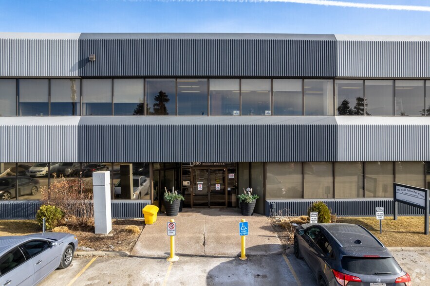 More Photos Of 200 Rivercrest Dr SE, Calgary Medical For Lease