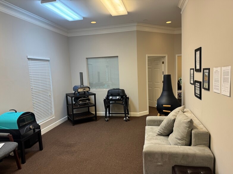 More Photos Of 1075 Cooper Rd, Grayson Medical For Lease