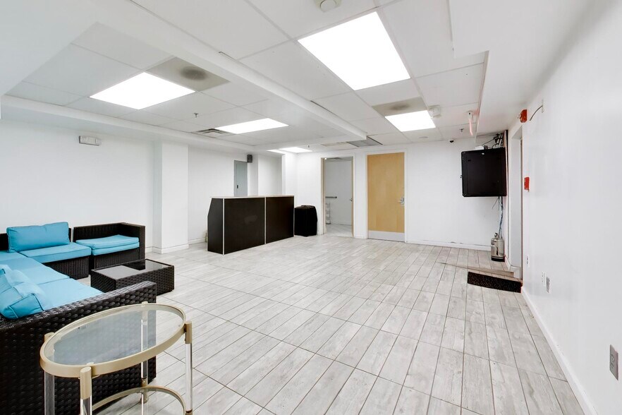 More Photos Of 924 H St NE, Washington Storefront For Lease