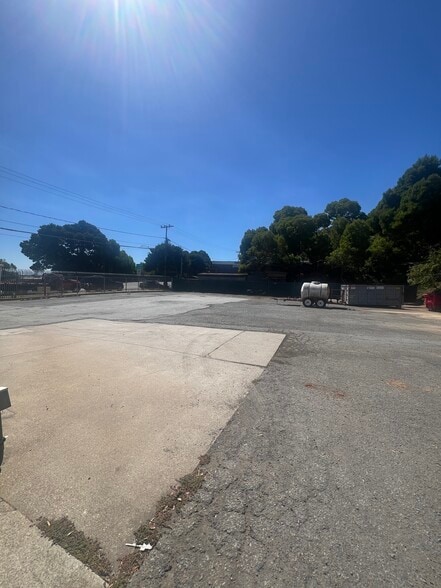 More Photos Of 3840 Bayshore Blvd, Brisbane Service For Lease