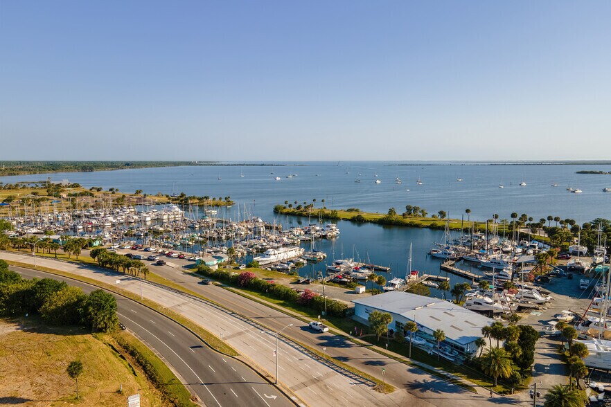 More Photos Of 419 N Washington Ave, Titusville Marina For Sale