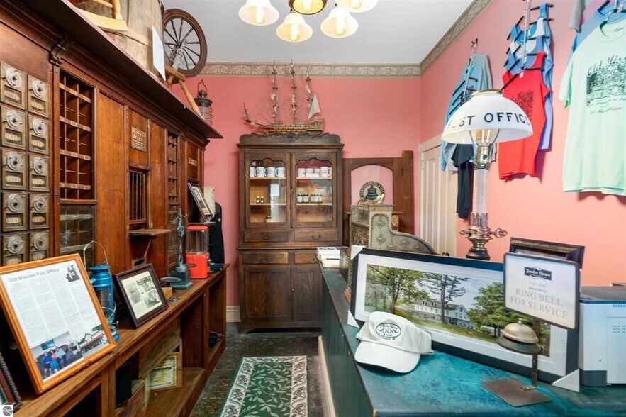 More Photos Of 18599 Mission Rd, Traverse City Hotel For Sale