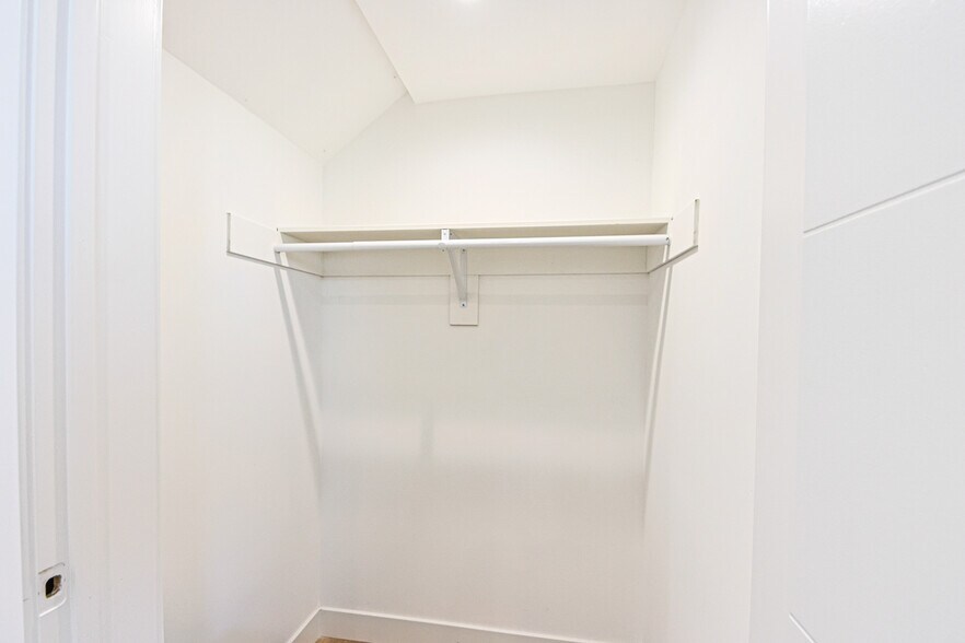 More Photos Of 1923 Carmona Ave, Los Angeles Multifamily For Sale