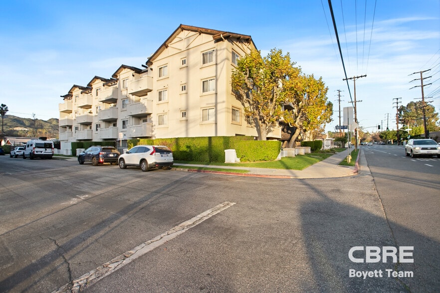 More Photos Of 1615 Yosemite Dr, Los Angeles Apartments For Sale