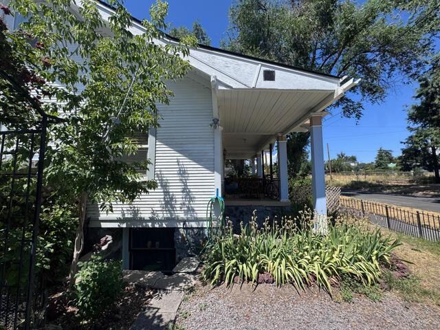 More Photos Of 632 N 10th St, Klamath Falls Multifamily For Sale