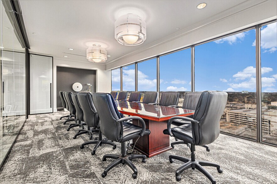 More Photos Of 2001 Park Pl, Birmingham Office For Lease