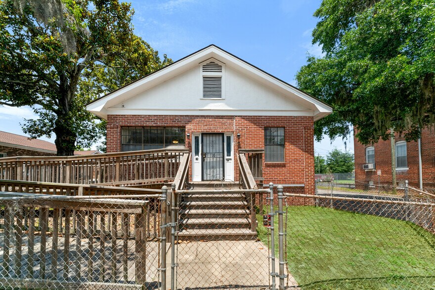 More Photos Of 902 W 36th St, Savannah Religious Facility For Lease