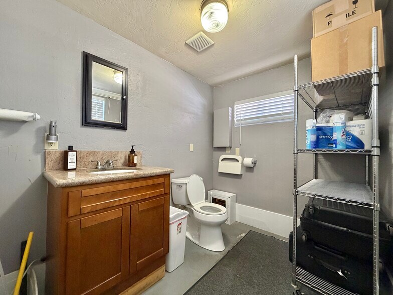 More Photos Of 1605 Capitola Rd, Santa Cruz Office For Lease