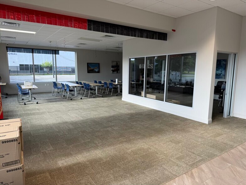 More Photos Of 5901 N W St, Pensacola General Retail For Sale
